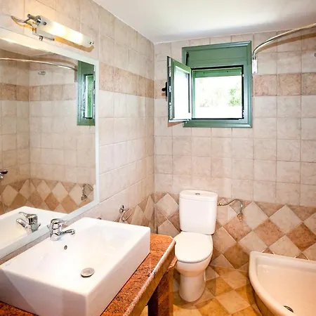 Aselinos Sleeps 6 With Pool Air Con And Wifi * Troulos